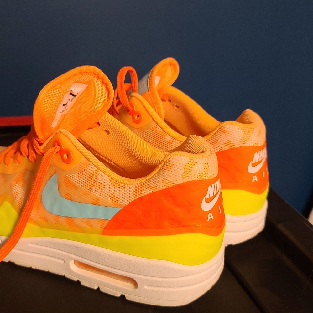 NIKE Air Max